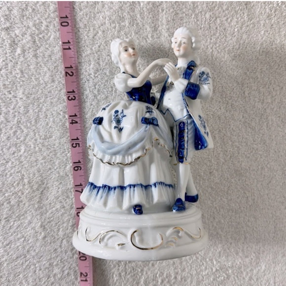 Vintage Porcelain French Colonial Couple Dancing Music Box - Picture 13 of 13